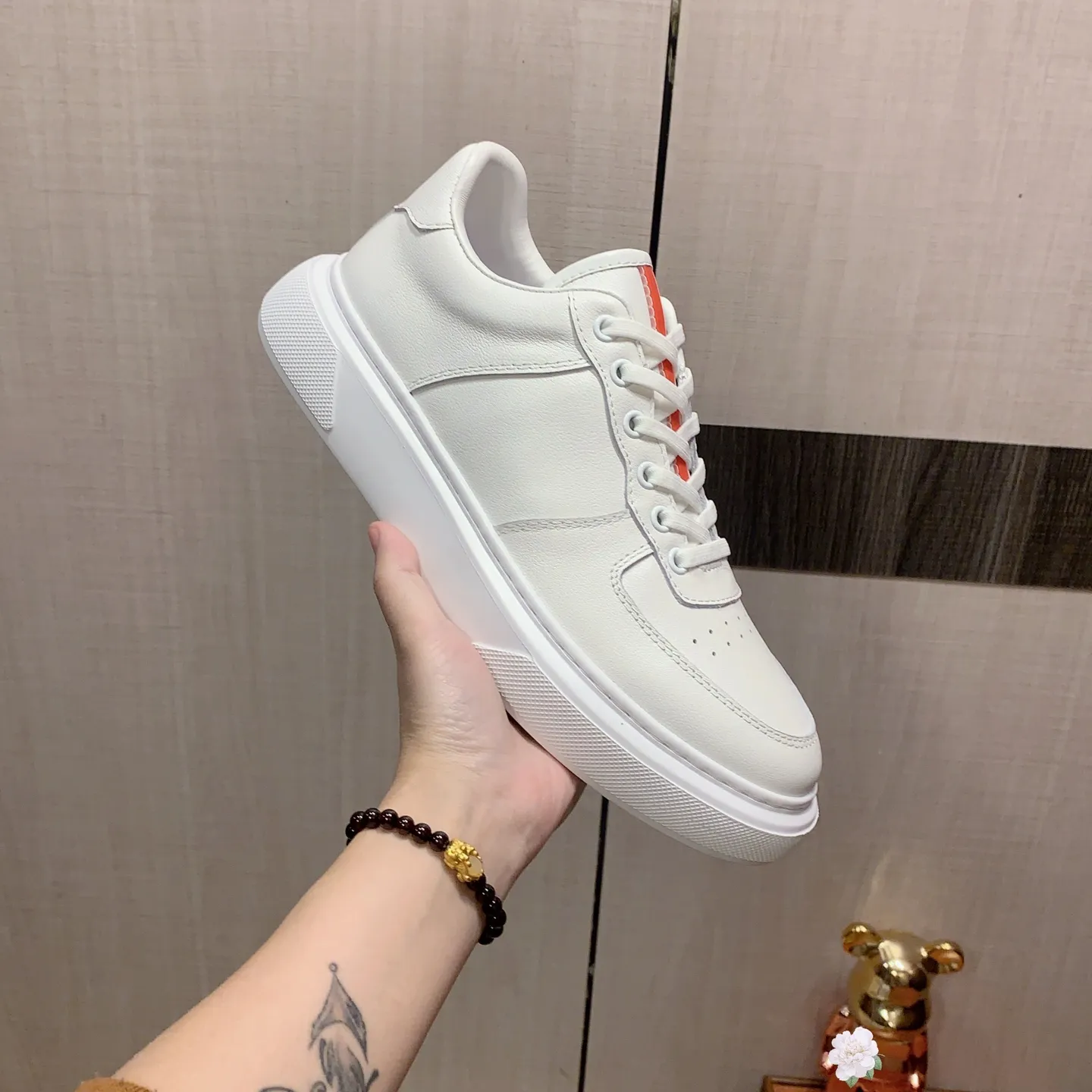 Men's men's shoes💰460💰💰🎩🎩[Lightning][Lightning] "PRADA*" The latest and most popular casual shoes, top brand [seduce] luxury ~ purchasing agency, top ~ quality. [Strong] The upper is made of imported breathable cowhide with material ➕ breathable sheepskin feet (•) and fine workmanship. The original stylish and stylish soft rubber wear-resistant and non-slip outsole is light and comfortable on the feet. The real thing looks better when photographed in person. 0128: Size: 38-44, 45 sizes can be customized, black, white